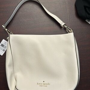 Kate Spade Shoulder bag pebbled leather in parchment. Perfect for summer.